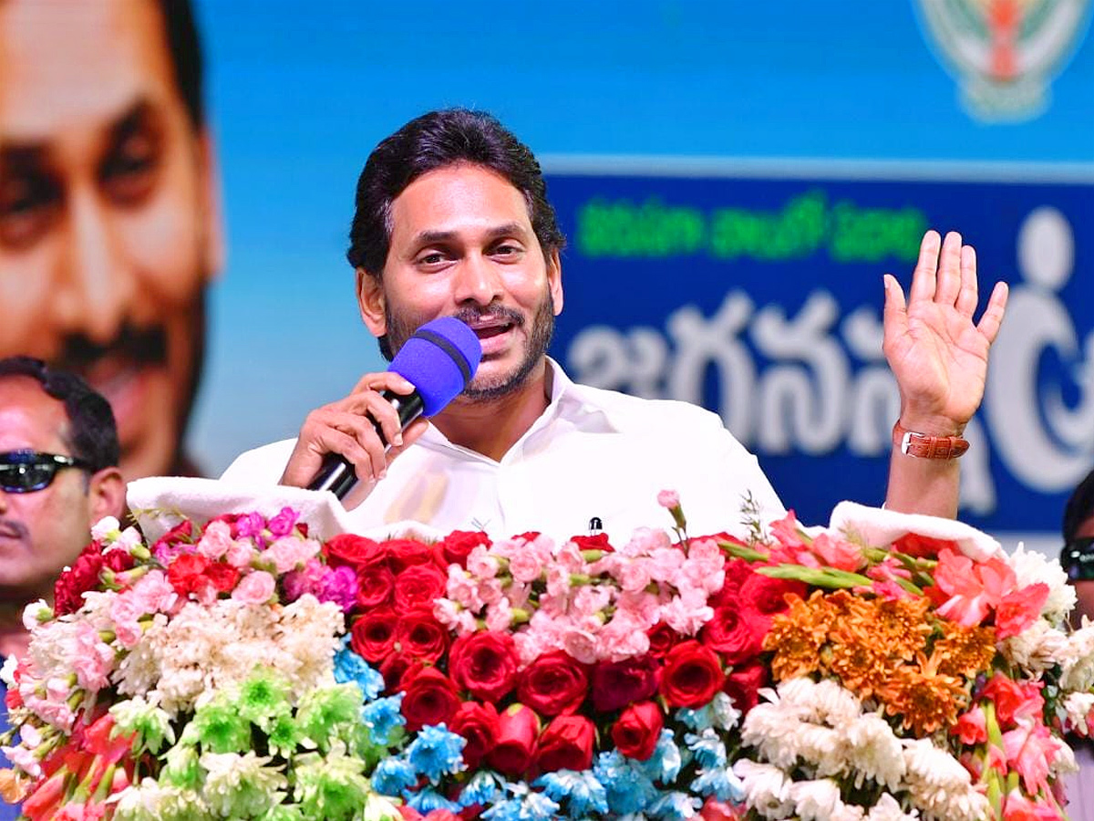 AP CM Jagan Launches Jagananna Amma Vodi Scheme Photos - Sakshi9