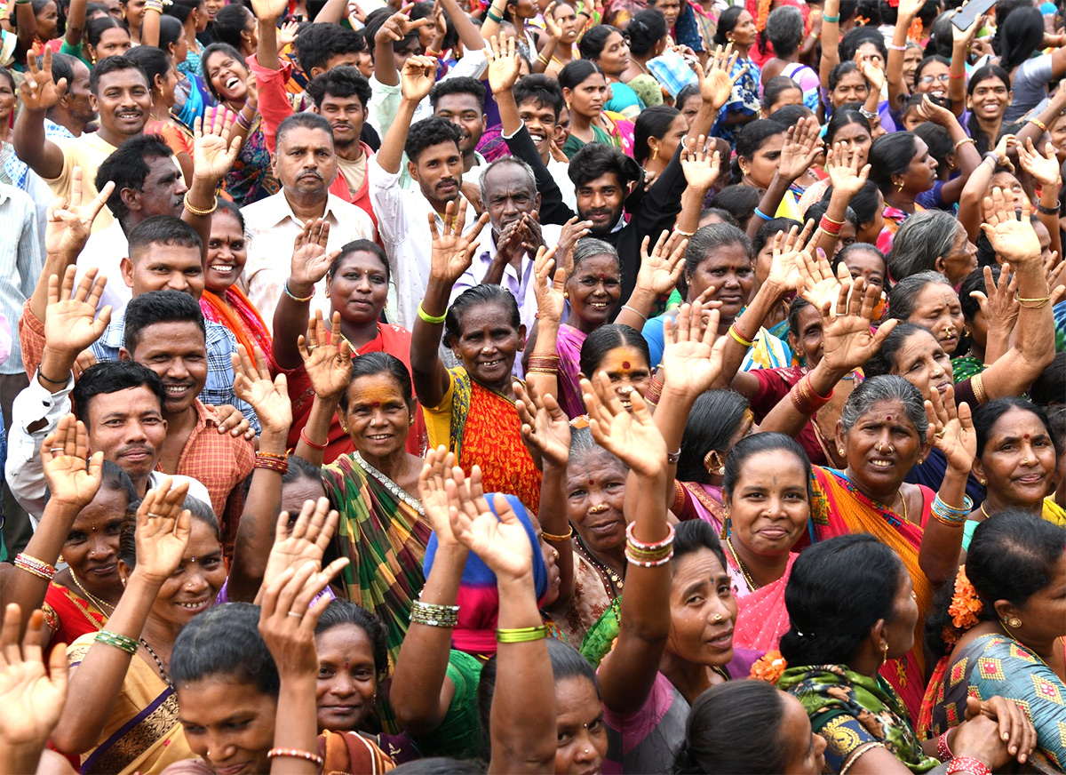 Children Special Thanks YS Jagan At Kurupam Amma vodi Photos - Sakshi12