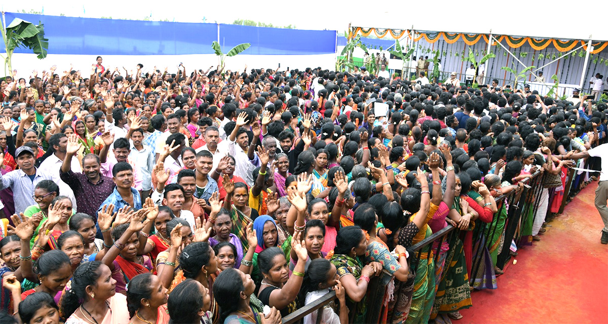 Children Special Thanks YS Jagan At Kurupam Amma vodi Photos - Sakshi13