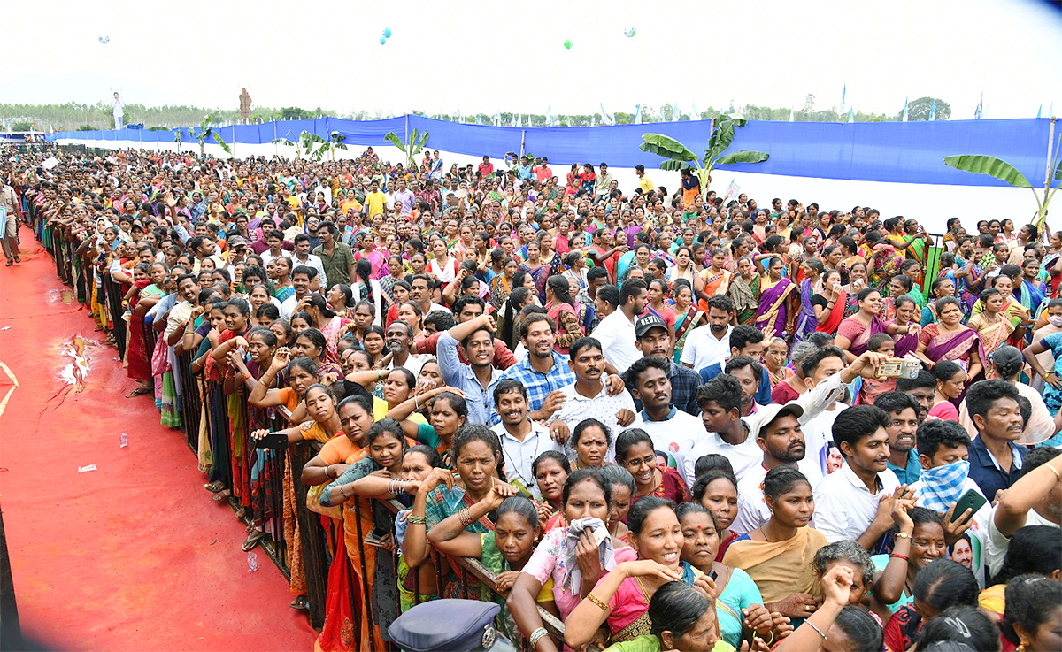 Children Special Thanks YS Jagan At Kurupam Amma vodi Photos - Sakshi20