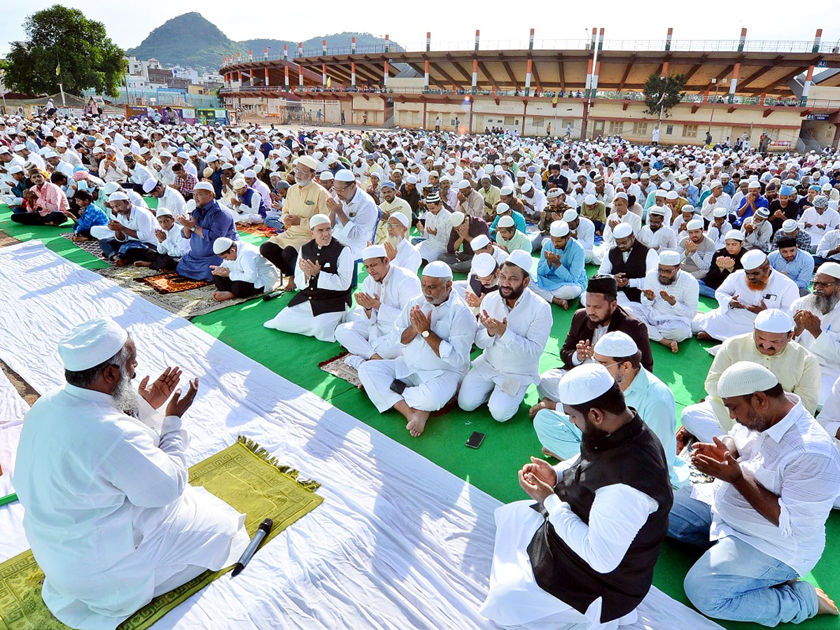 Bakrid Celebrations at Vijayawada Indira Gandhi Municipal Stadium Photos - Sakshi11