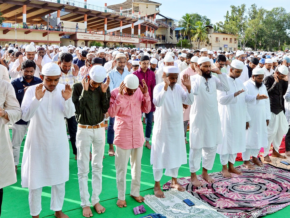 Bakrid Celebrations at Vijayawada Indira Gandhi Municipal Stadium Photos - Sakshi7