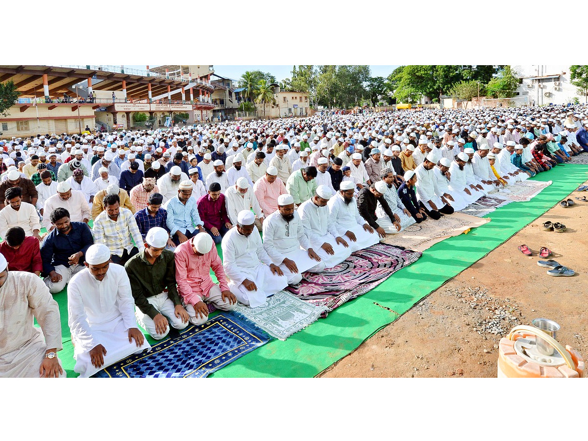 Bakrid Celebrations at Vijayawada Indira Gandhi Municipal Stadium Photos - Sakshi8