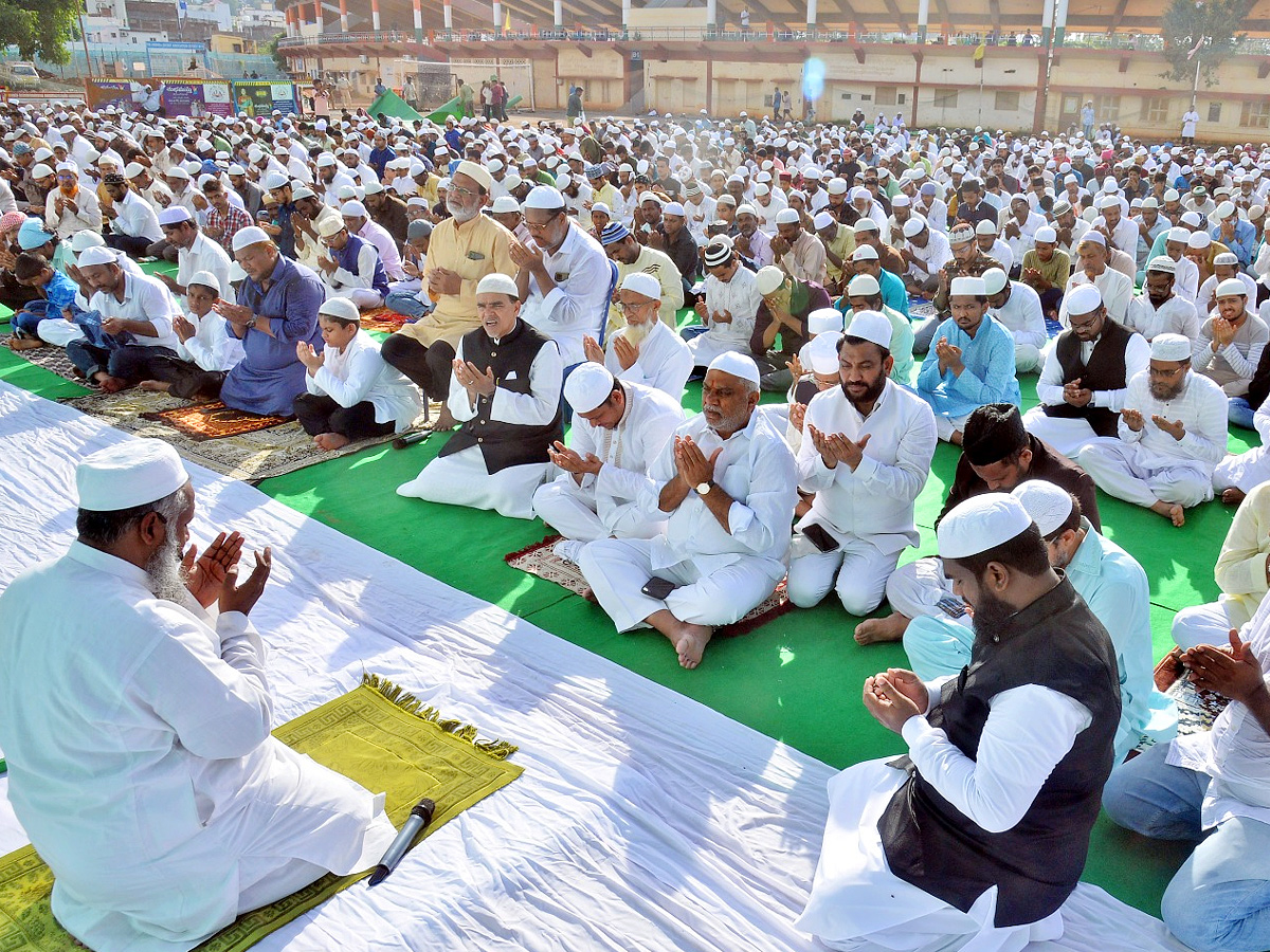 Bakrid Celebrations at Vijayawada Indira Gandhi Municipal Stadium Photos - Sakshi10