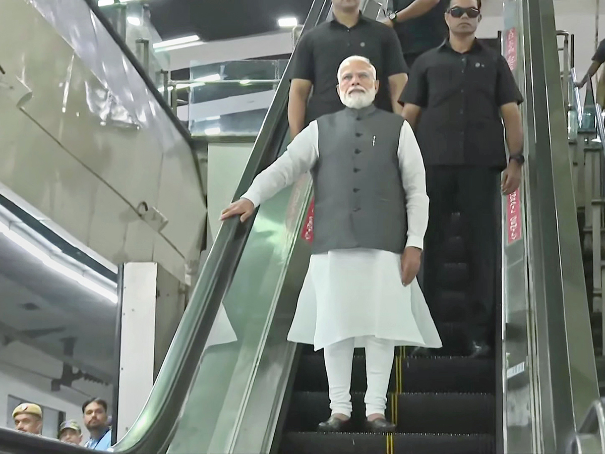 PM Narendra modi travels in metro to attend Delhi University event PHotos - Sakshi13