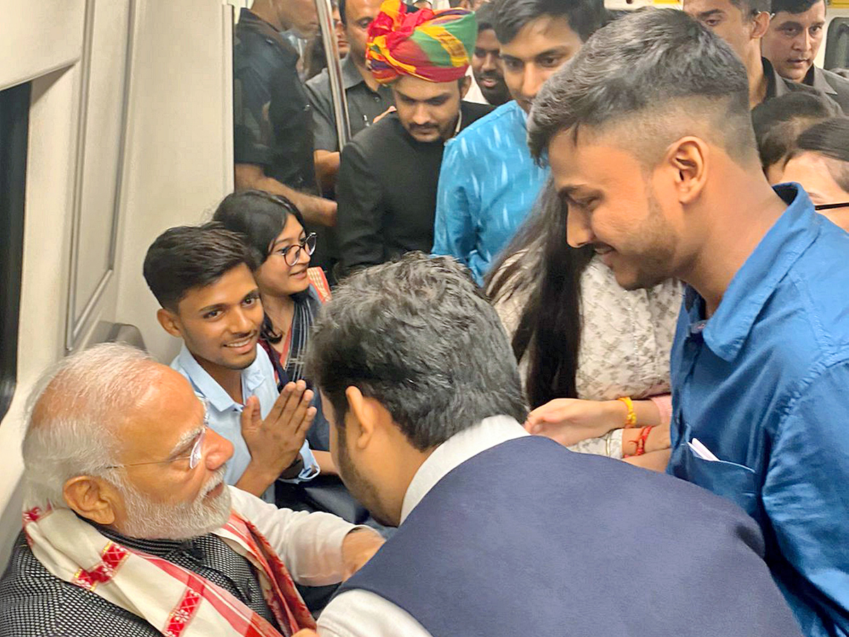 PM Narendra modi travels in metro to attend Delhi University event PHotos - Sakshi17