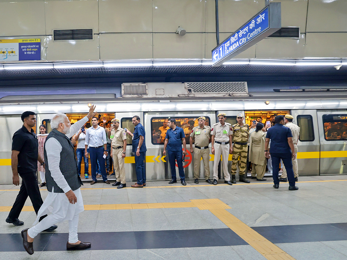 PM Narendra modi travels in metro to attend Delhi University event PHotos - Sakshi4