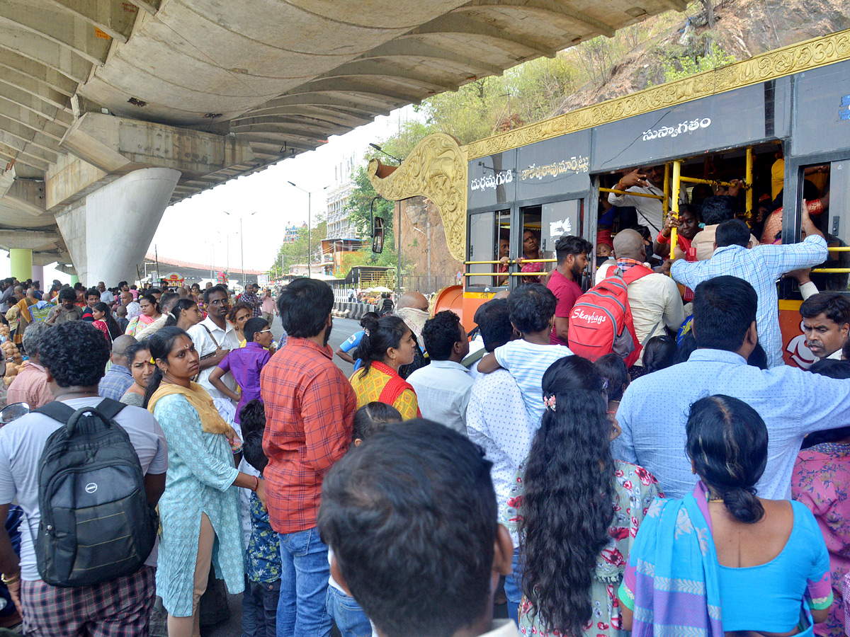 Huge rush of devotees continues at Kanaka Durga Temple - Sakshi14