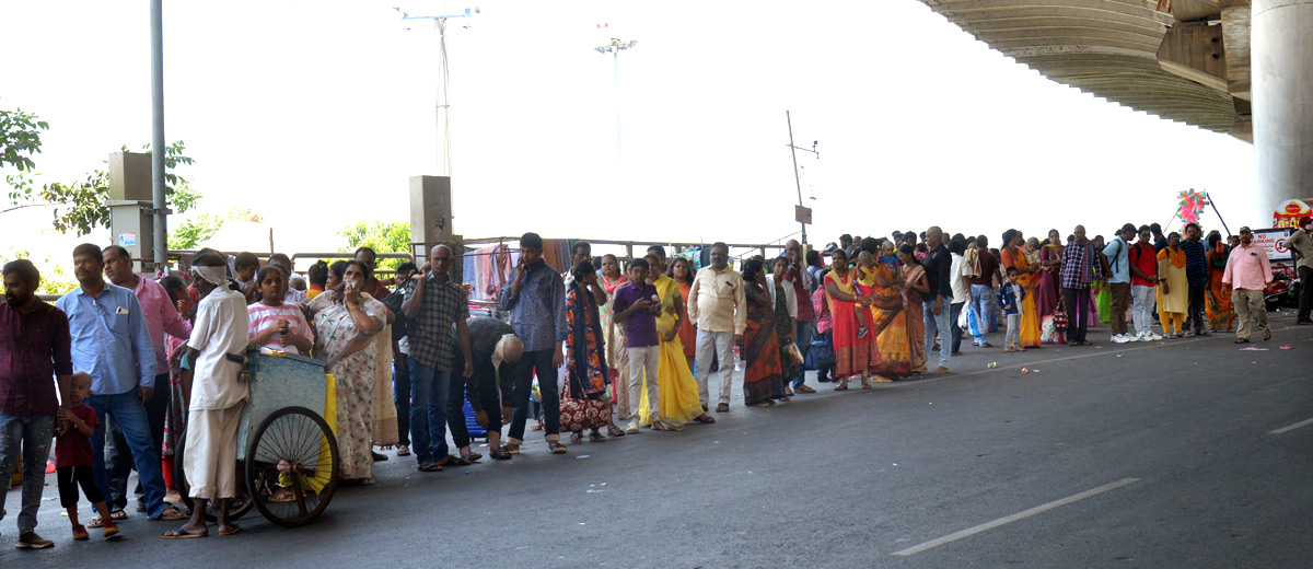 Huge rush of devotees continues at Kanaka Durga Temple - Sakshi17