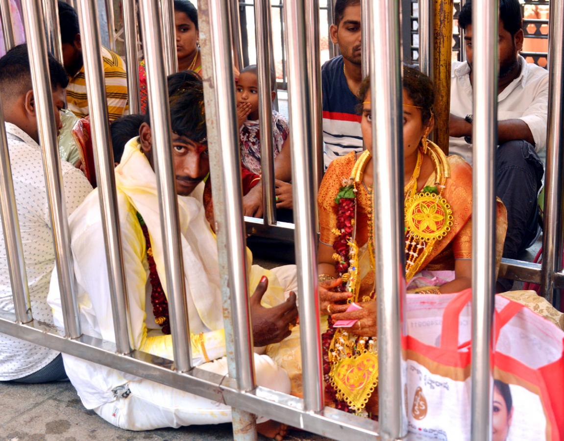 Huge rush of devotees continues at Kanaka Durga Temple - Sakshi18