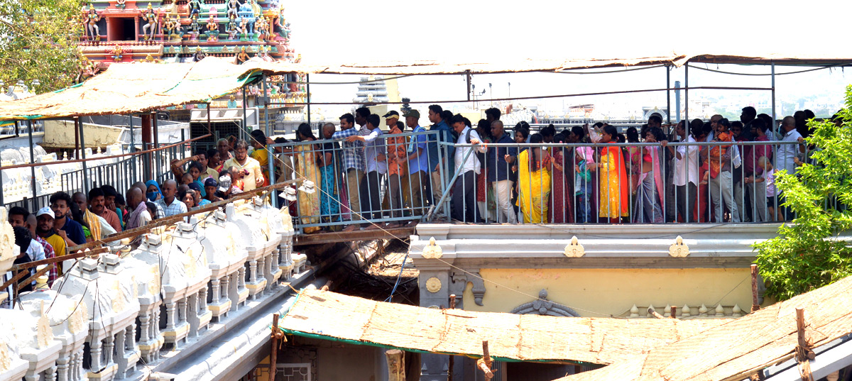 Huge rush of devotees continues at Kanaka Durga Temple - Sakshi20