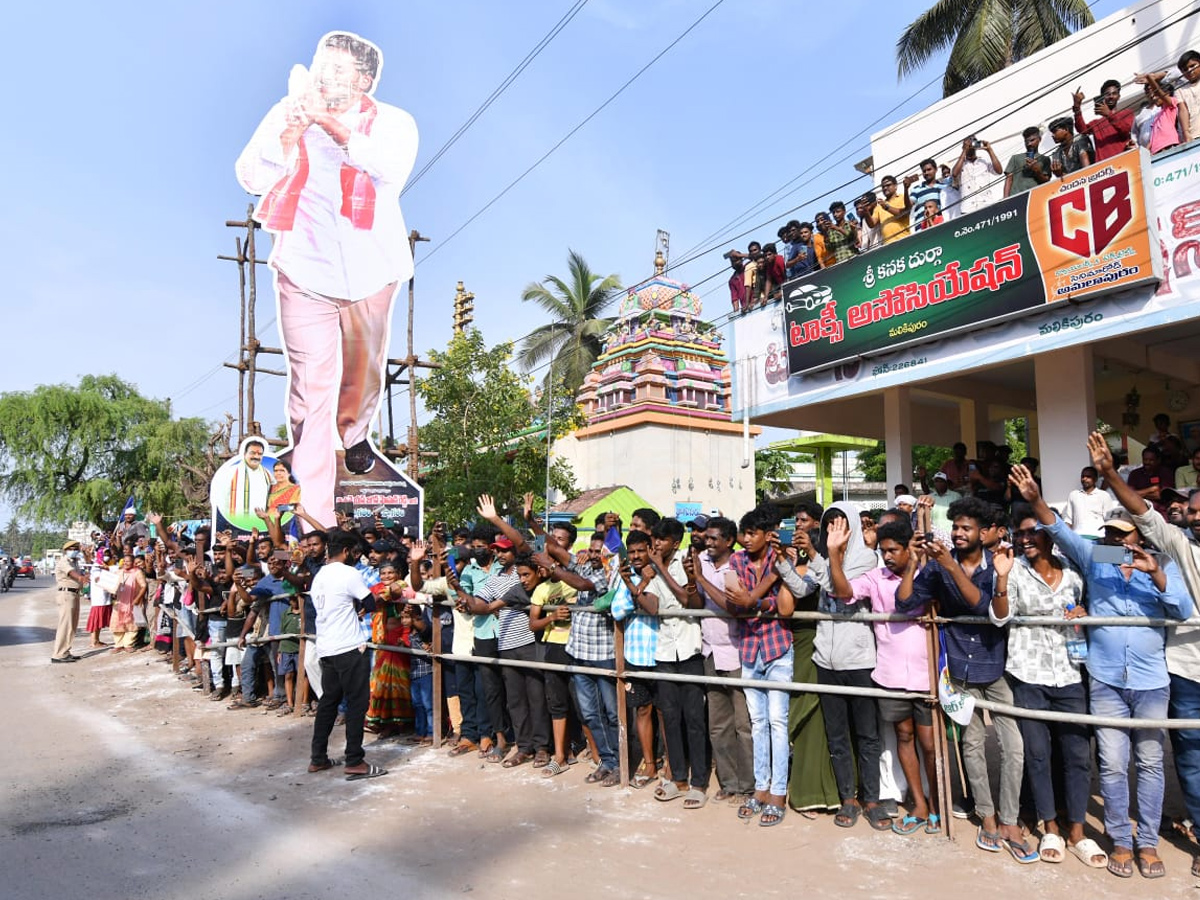 CM Jagan Convoy Receives Grand Welcome at konaseema Photos - Sakshi4