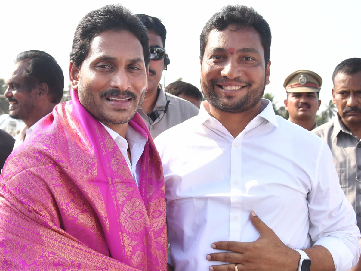 CM Jagan Convoy Receives Grand Welcome at konaseema Photos - Sakshi19