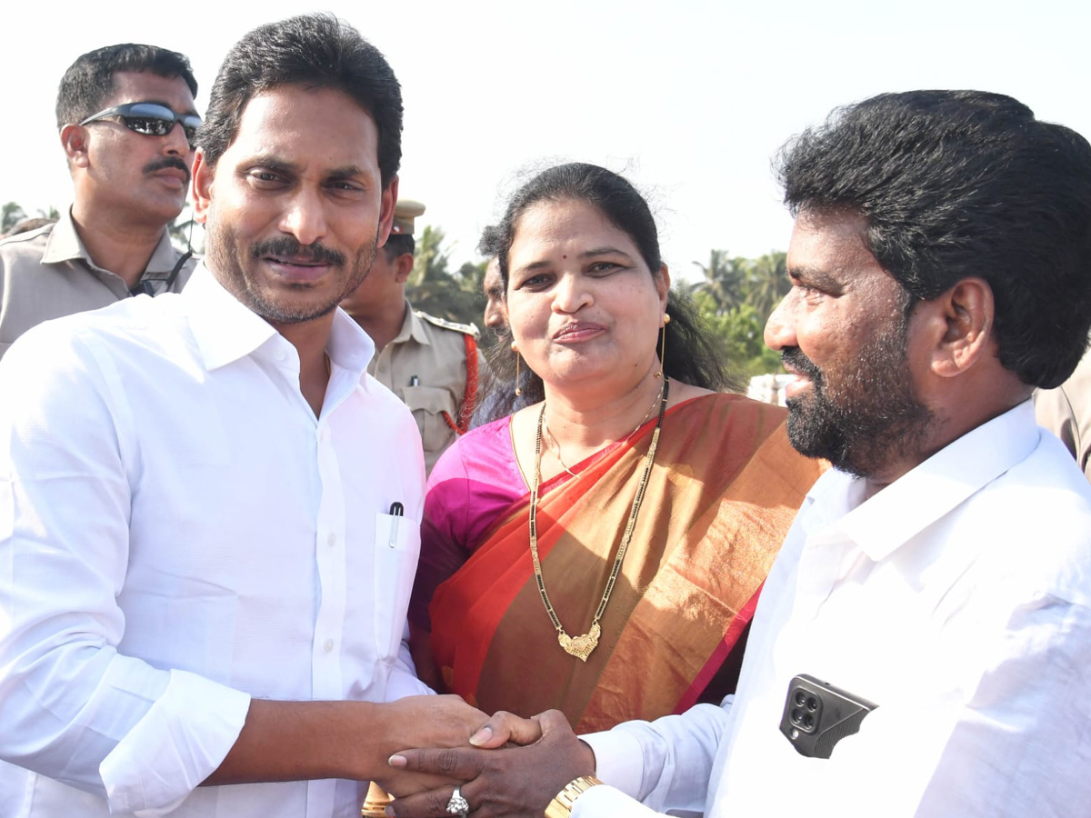 CM Jagan Convoy Receives Grand Welcome at konaseema Photos - Sakshi23