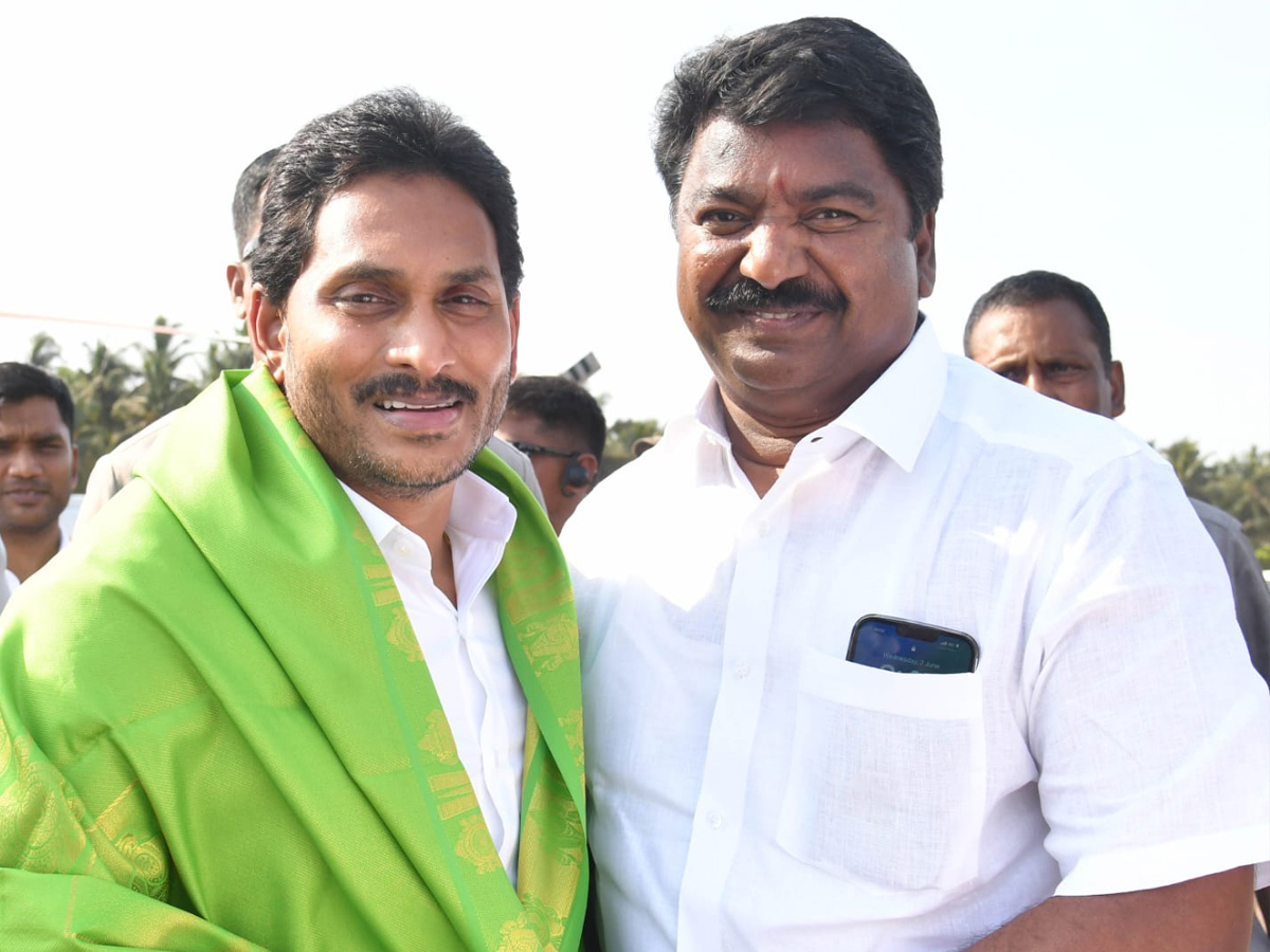 CM Jagan Convoy Receives Grand Welcome at konaseema Photos - Sakshi27