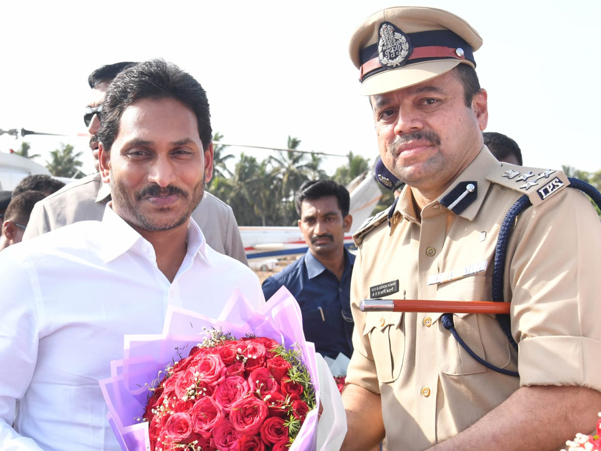 CM Jagan Convoy Receives Grand Welcome at konaseema Photos - Sakshi29