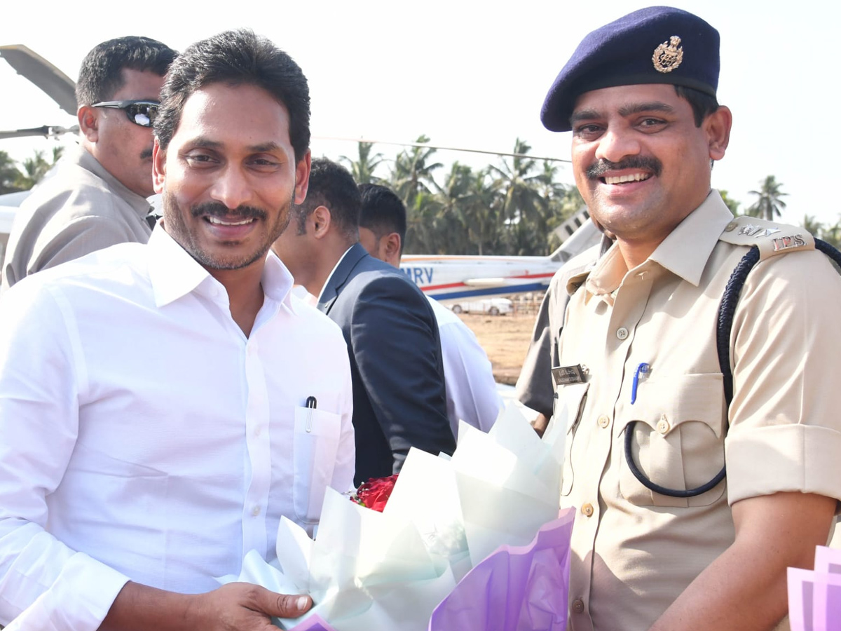 CM Jagan Convoy Receives Grand Welcome at konaseema Photos - Sakshi32