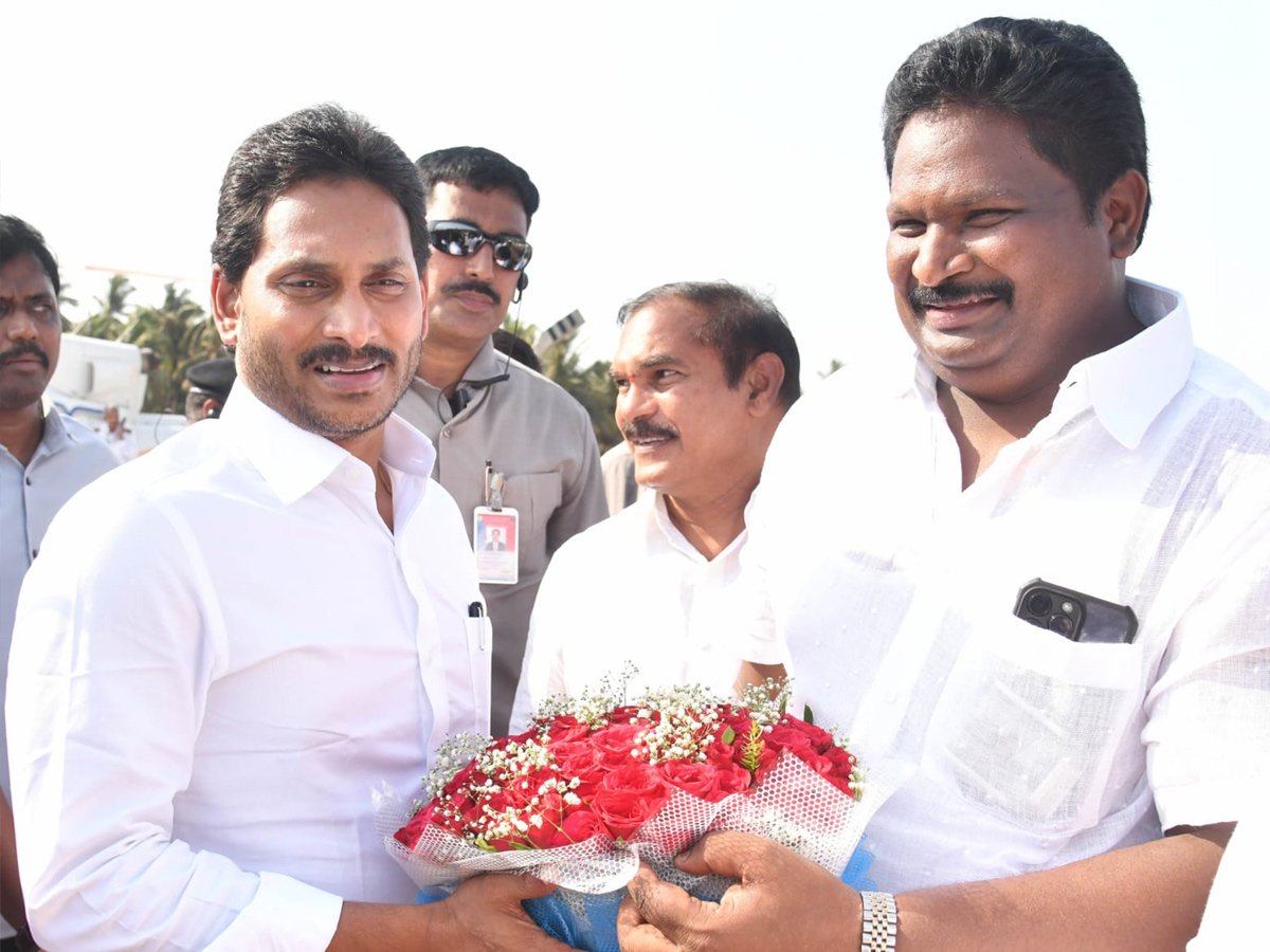 CM Jagan Convoy Receives Grand Welcome at konaseema Photos - Sakshi14