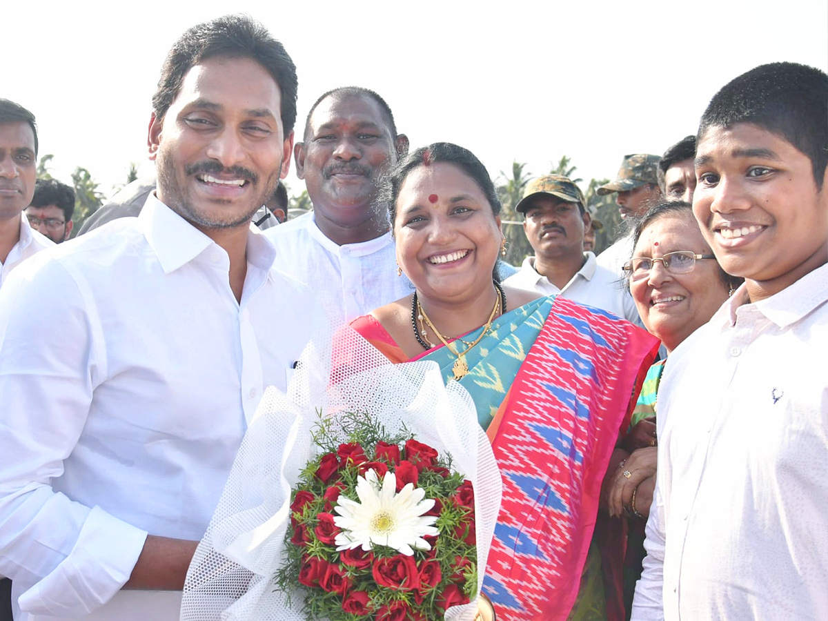 CM Jagan Convoy Receives Grand Welcome at konaseema Photos - Sakshi15