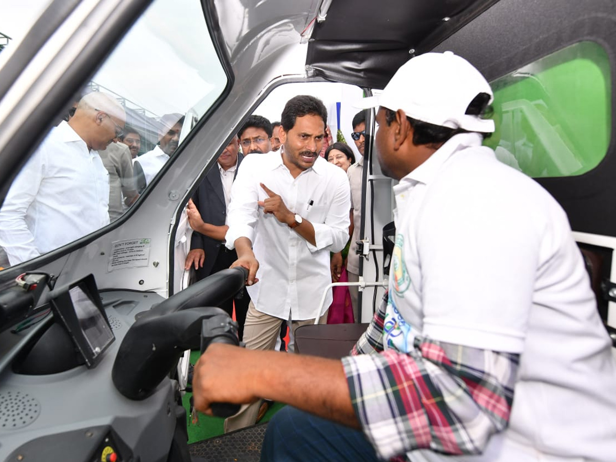 Cm Jagan Launched E Autos Under Garbage Photos - Sakshi11