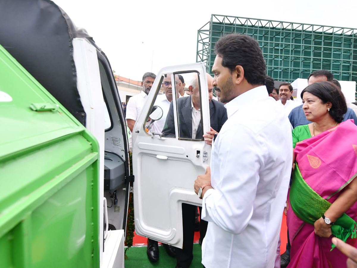 Cm Jagan Launched E Autos Under Garbage Photos - Sakshi12