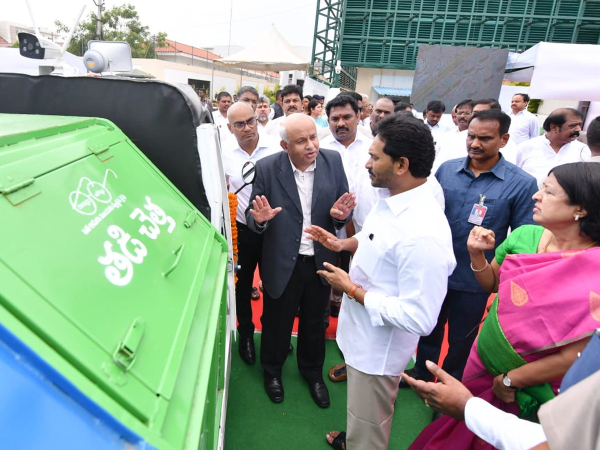 Cm Jagan Launched E Autos Under Garbage Photos - Sakshi13