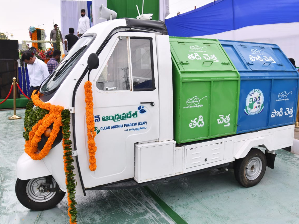 Cm Jagan Launched E Autos Under Garbage Photos - Sakshi15