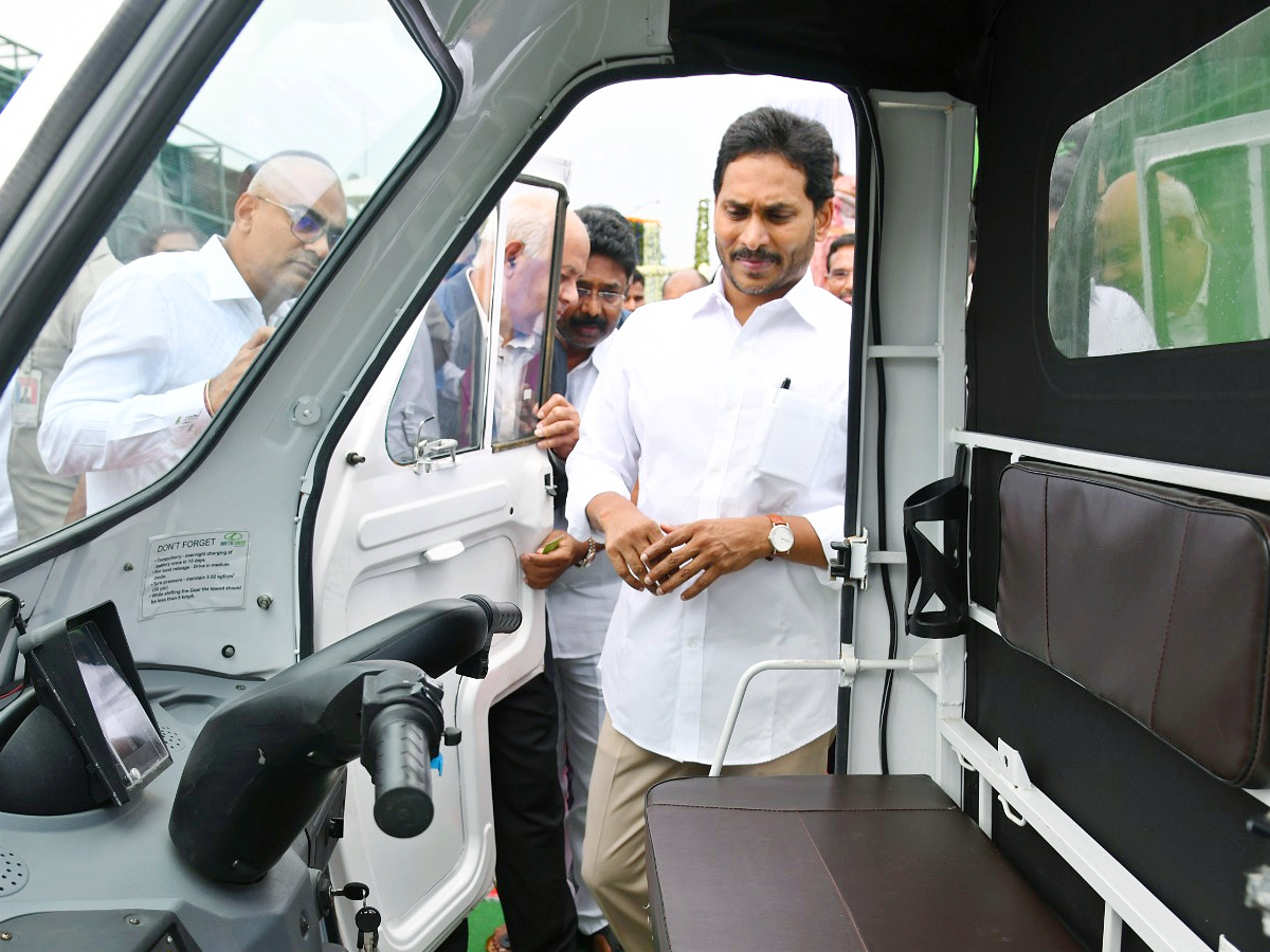 Cm Jagan Launched E Autos Under Garbage Photos - Sakshi16