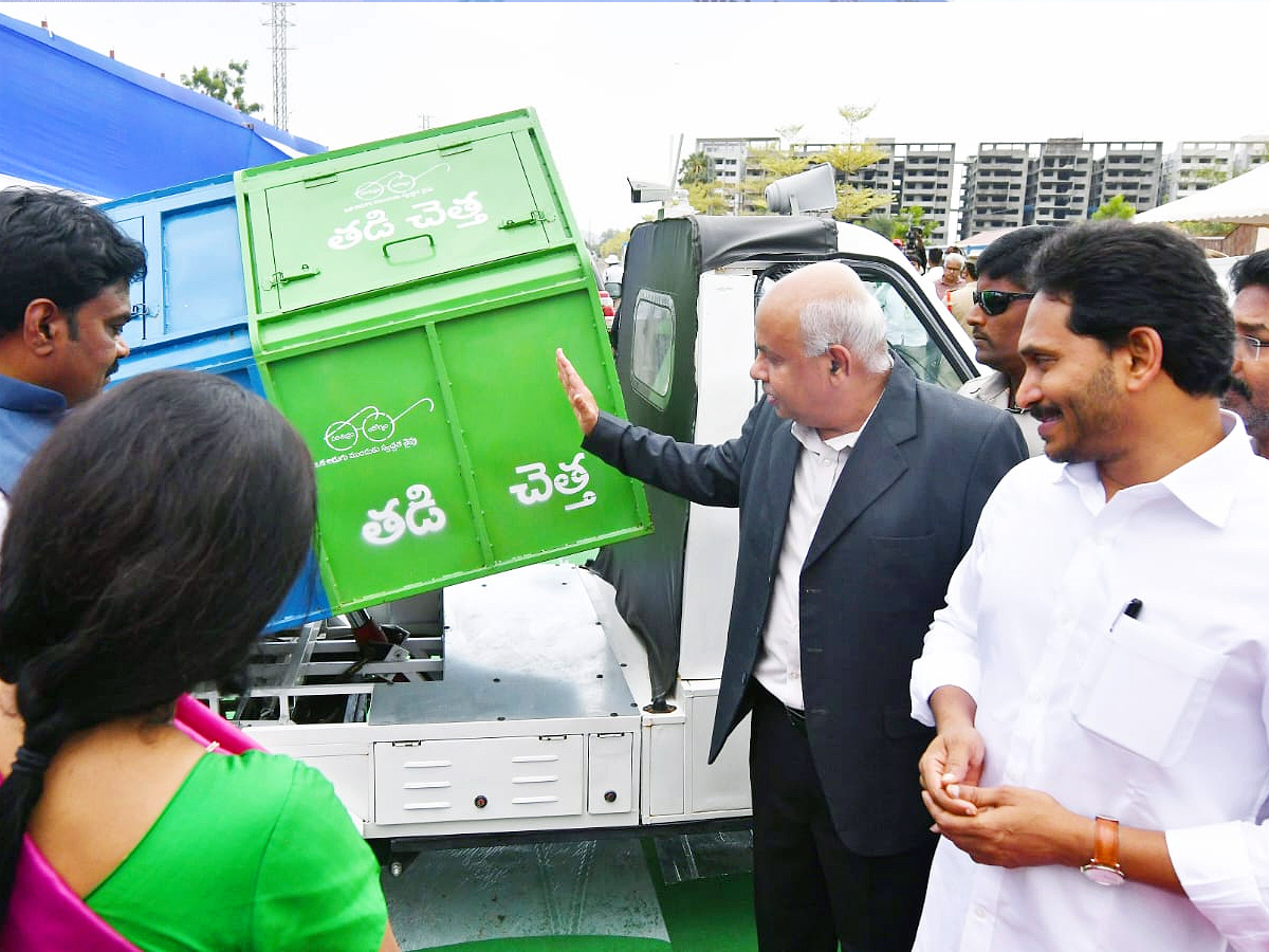 Cm Jagan Launched E Autos Under Garbage Photos - Sakshi8