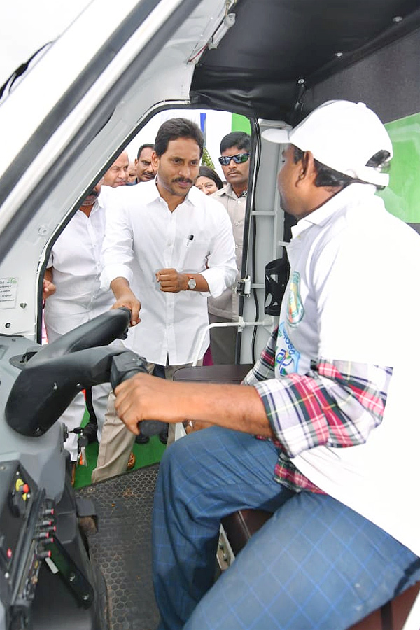 Cm Jagan Launched E Autos Under Garbage Photos - Sakshi10