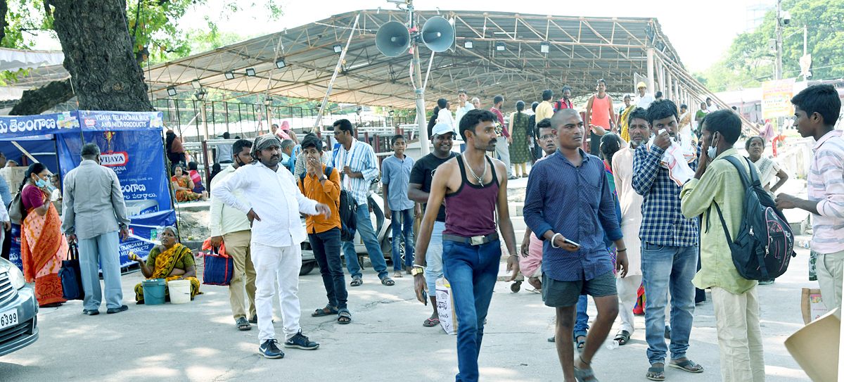 chepa mandu prasadam distribution - Sakshi2