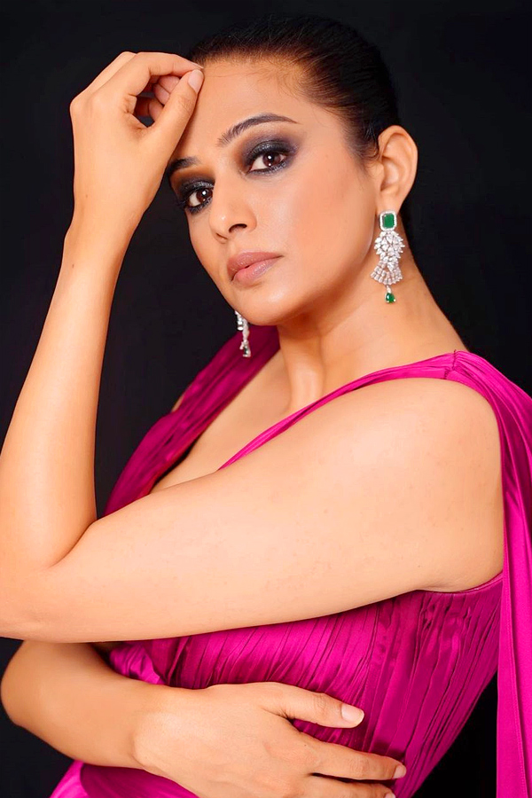 Priyamani Looks Stunning in Pink Gown Photos - Sakshi3