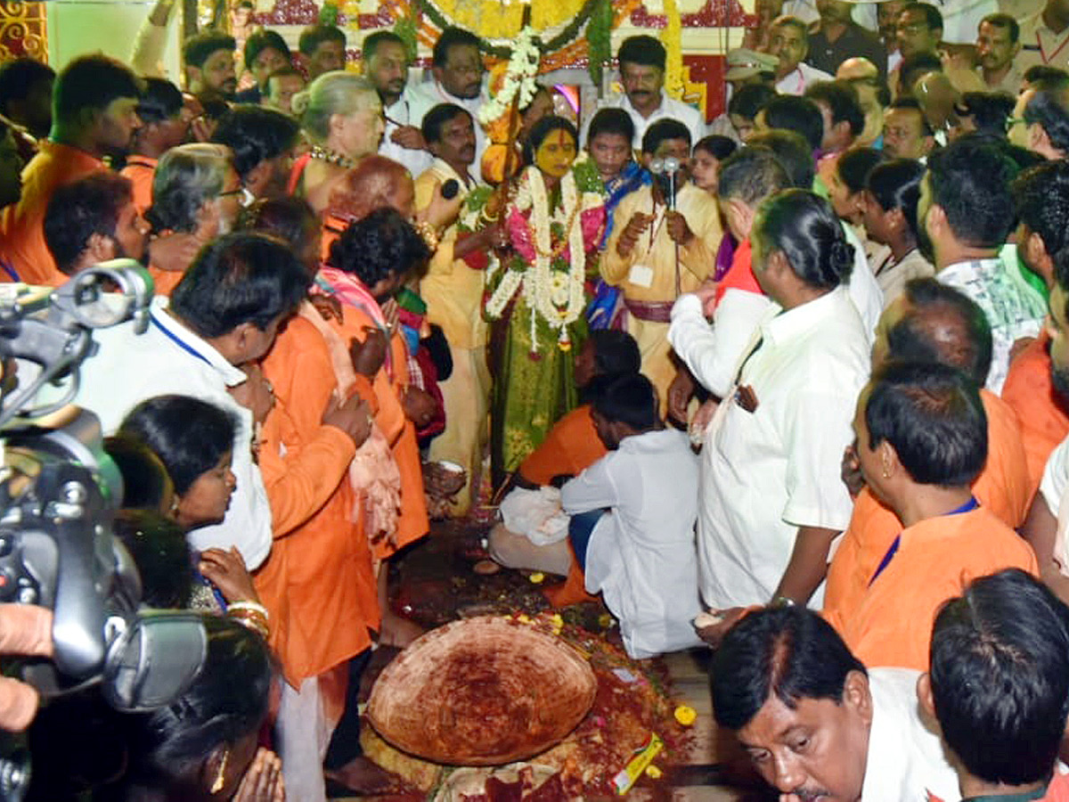 Ujjaini Mahankali Bonalu at Secunderabad PHotos - Sakshi15