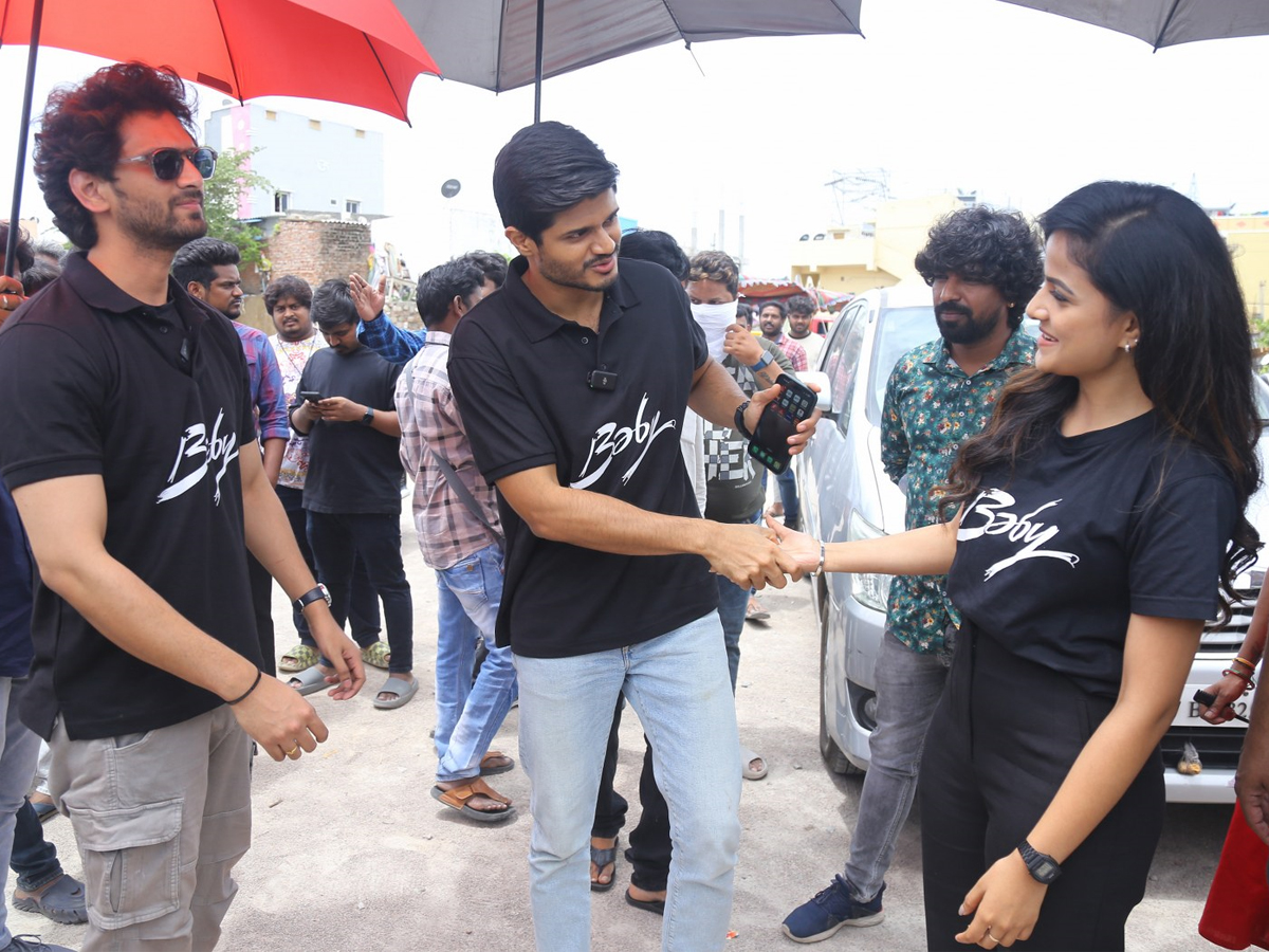 Huge Auto Activity With Baby Movie Team HD Photo Gallery - Sakshi17