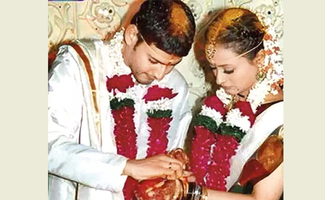 Mahesh Babu And Wife Namrata Marriage Photos - Sakshi4