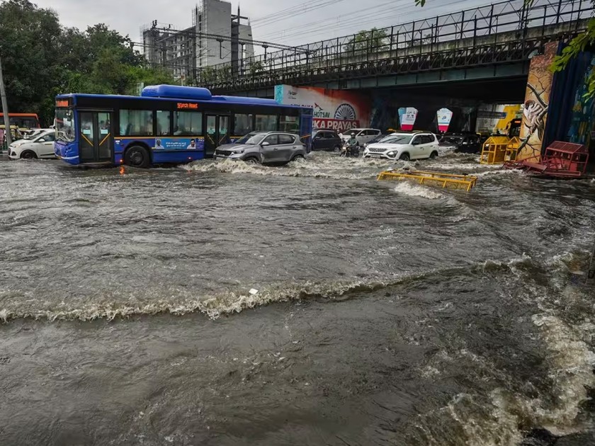 Heavy Rainfall Lashes Northern India Photo Gallery - Sakshi17