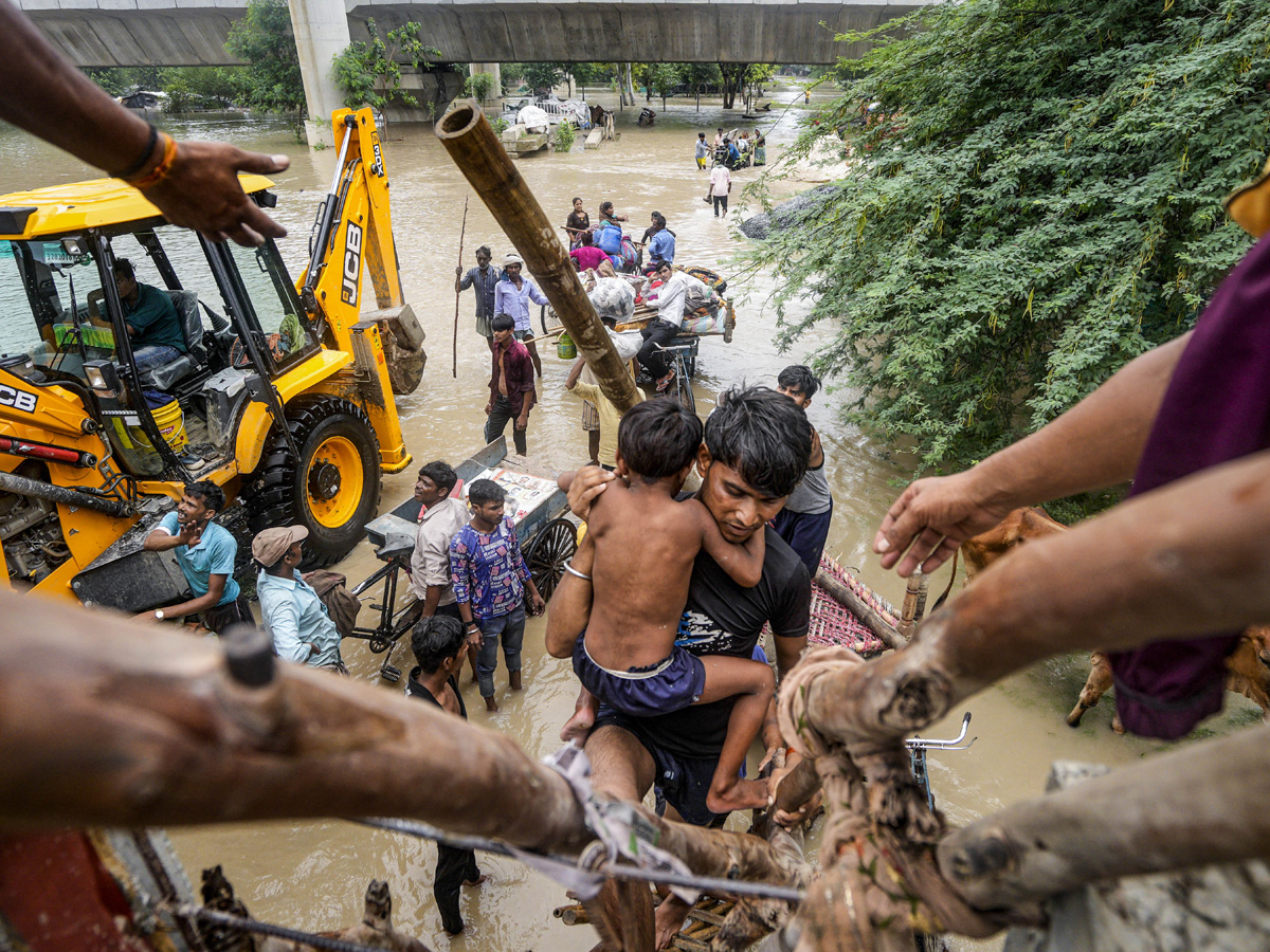 Yamuna Breaches Danger Level Waterlogging in Parts of Delhi Photos - Sakshi21