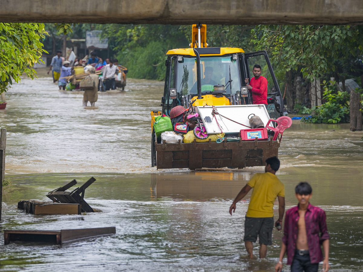 Yamuna Breaches Danger Level Waterlogging in Parts of Delhi Photos - Sakshi26