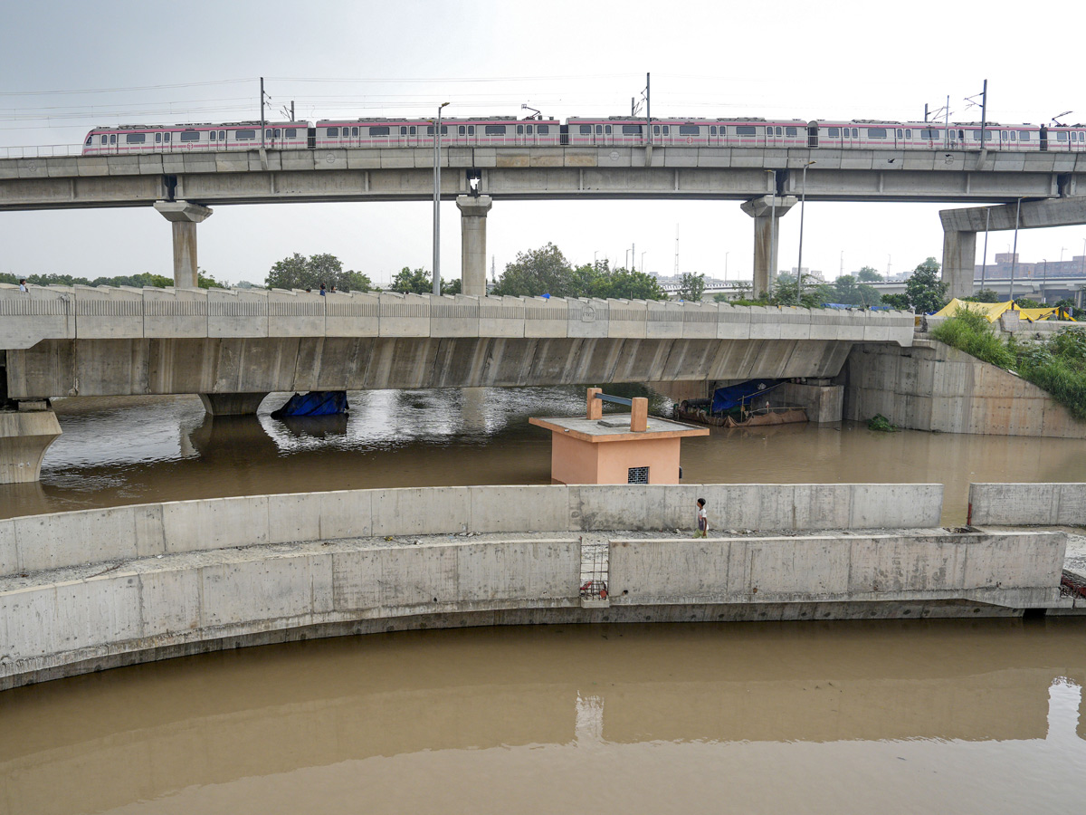 Yamuna Breaches Danger Level Waterlogging in Parts of Delhi Photos - Sakshi30