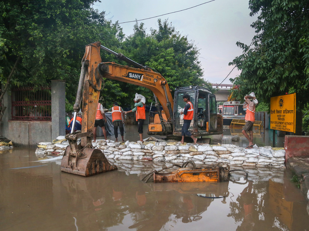 Yamuna Breaches Danger Level Waterlogging in Parts of Delhi Photos - Sakshi42