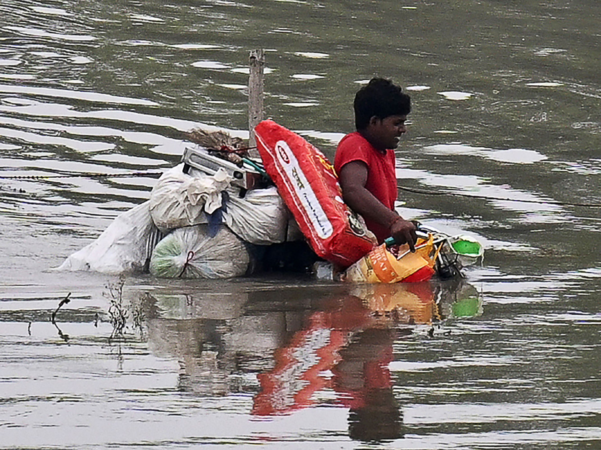 Yamuna Breaches Danger Level Waterlogging in Parts of Delhi Photos - Sakshi48