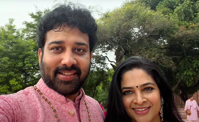 Siva Balaji and his wife Madhumitha Visit Delhi Tour Photos - Sakshi4