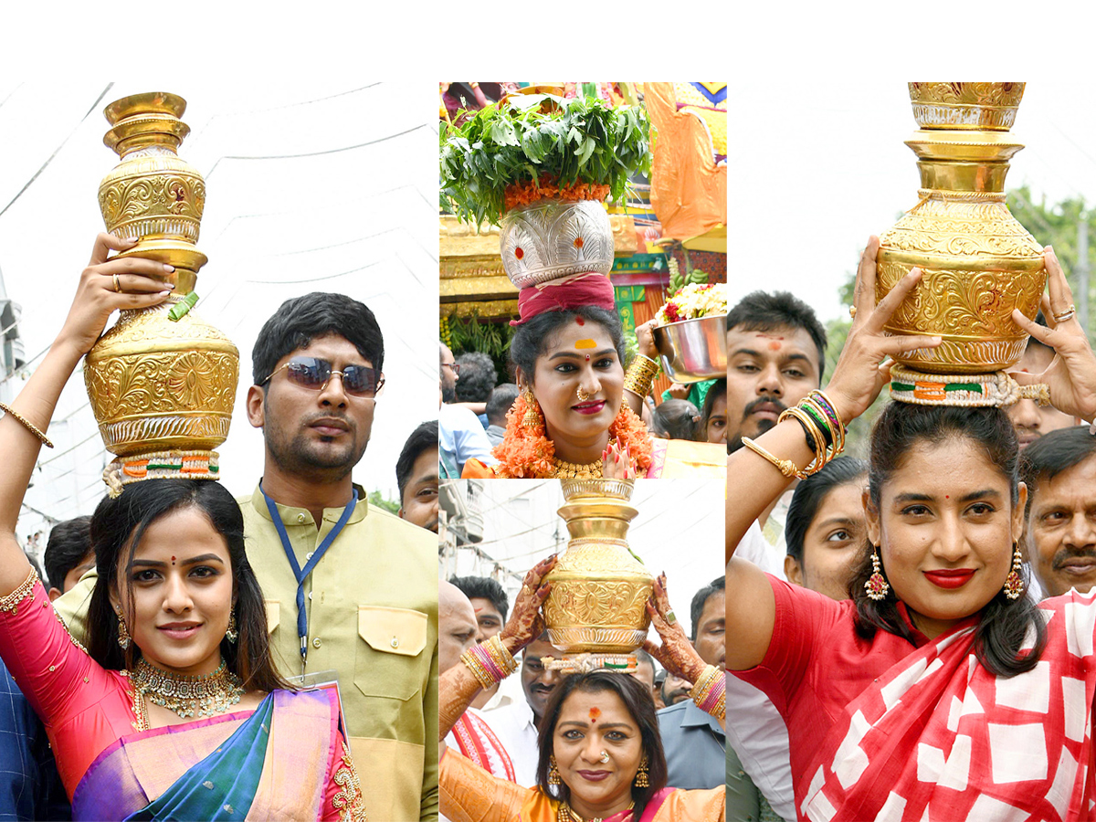 Political Leaders And Celebrities At Laldarwaza Bonalu 2023 Photos - Sakshi1