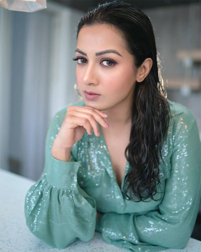 Best Catherine Tresa Hot HD Photos - Sakshi2