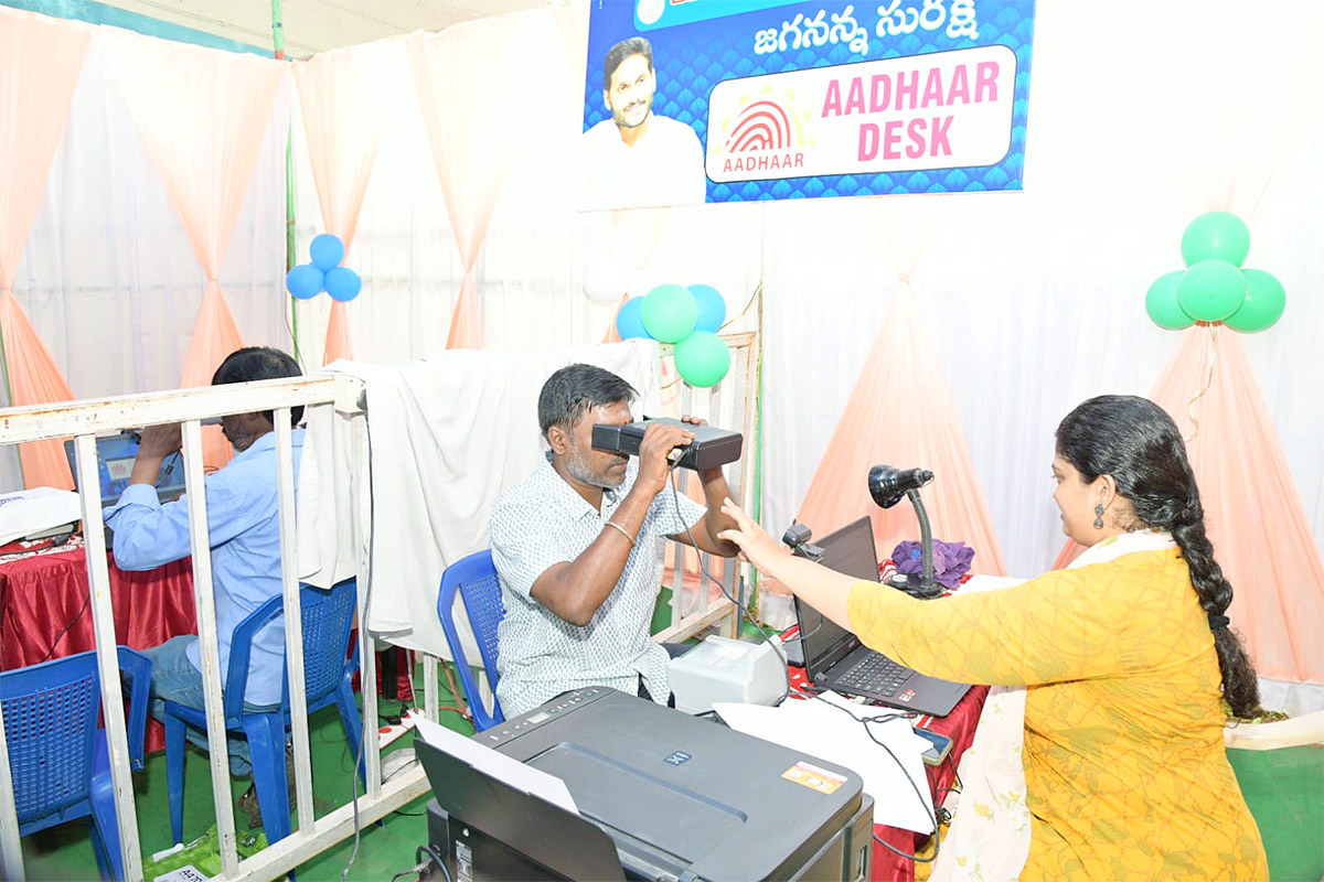 AP CM YS Jagan Launches Jagananna Suraksha Pics - Sakshi16