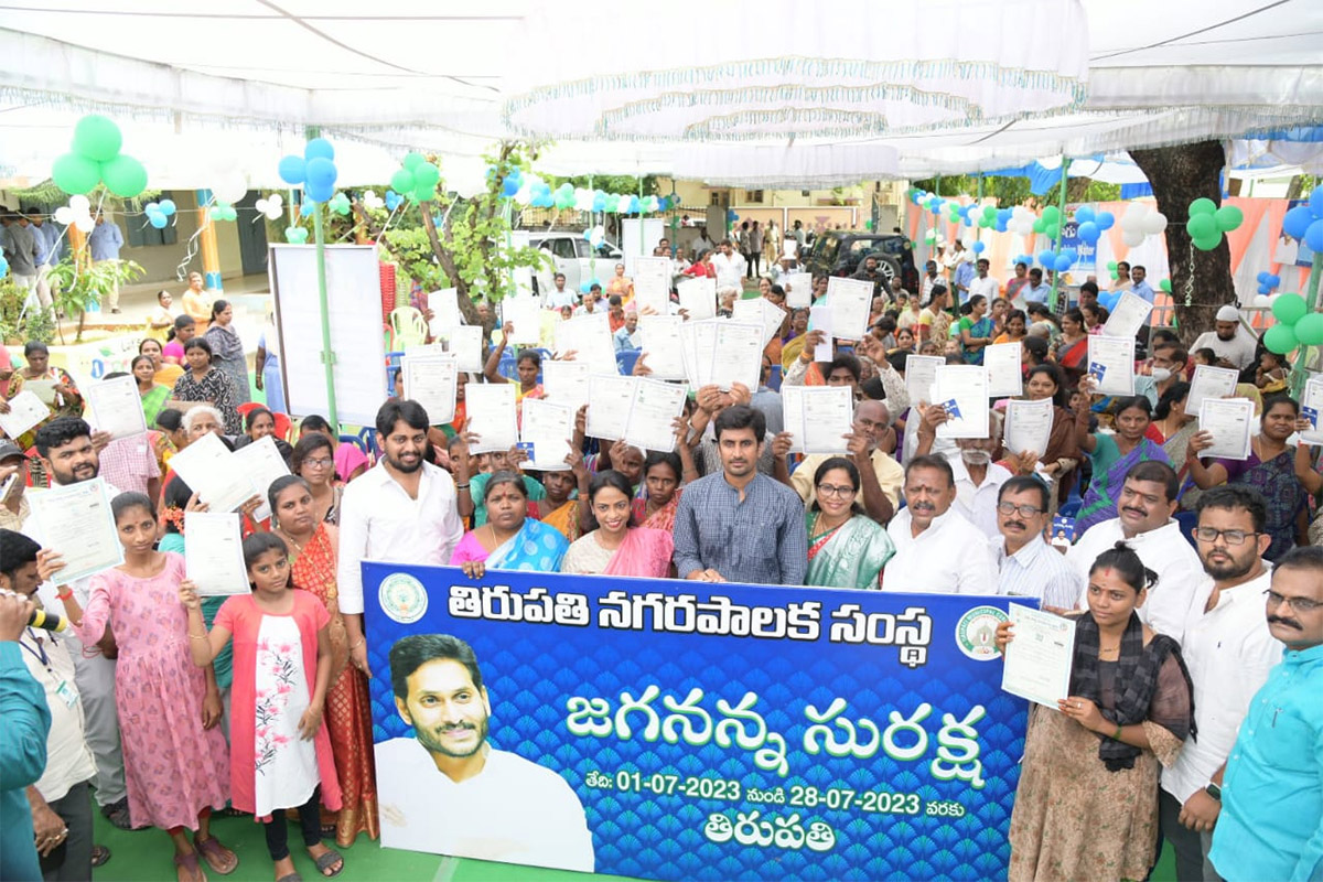 AP CM YS Jagan Launches Jagananna Suraksha Pics - Sakshi2