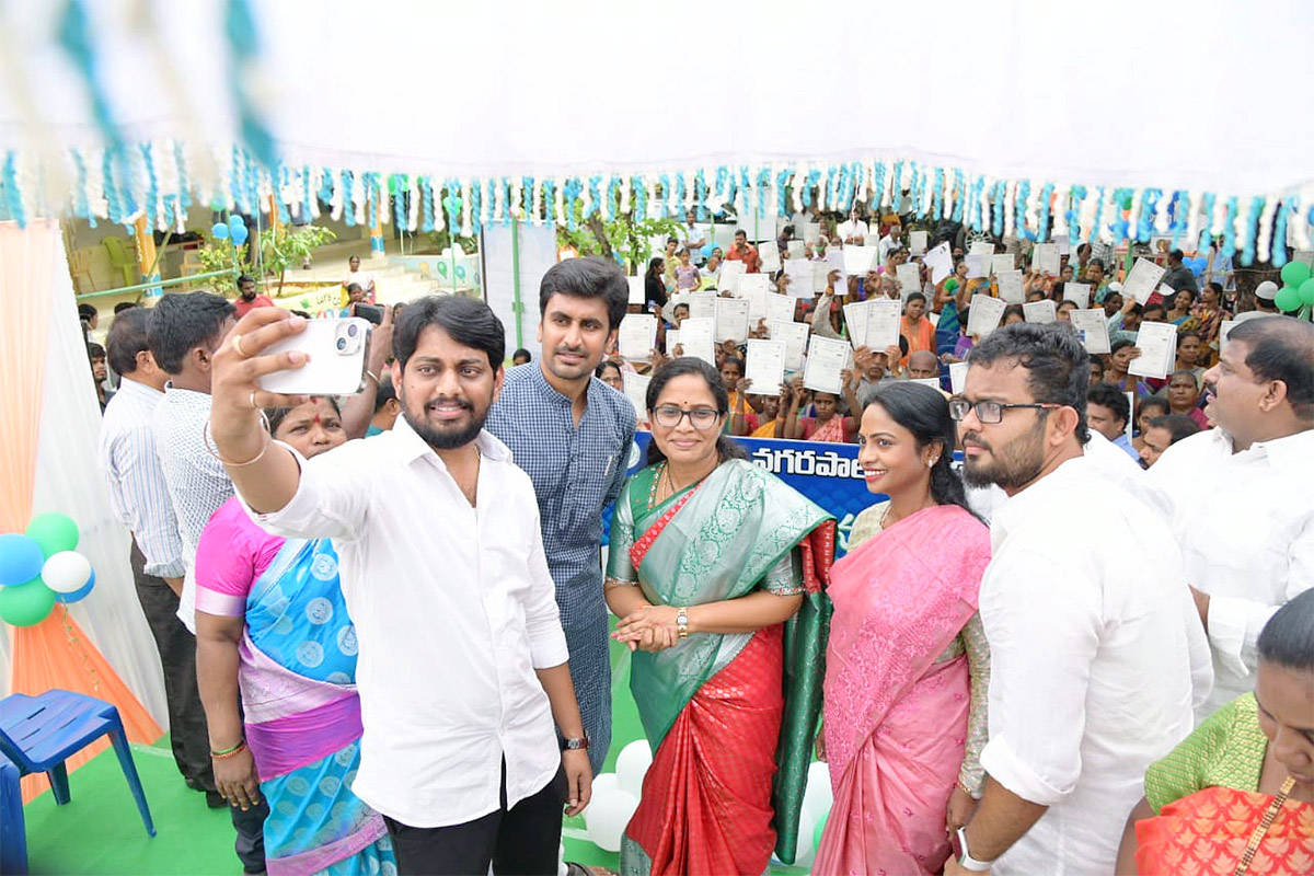 AP CM YS Jagan Launches Jagananna Suraksha Pics - Sakshi23