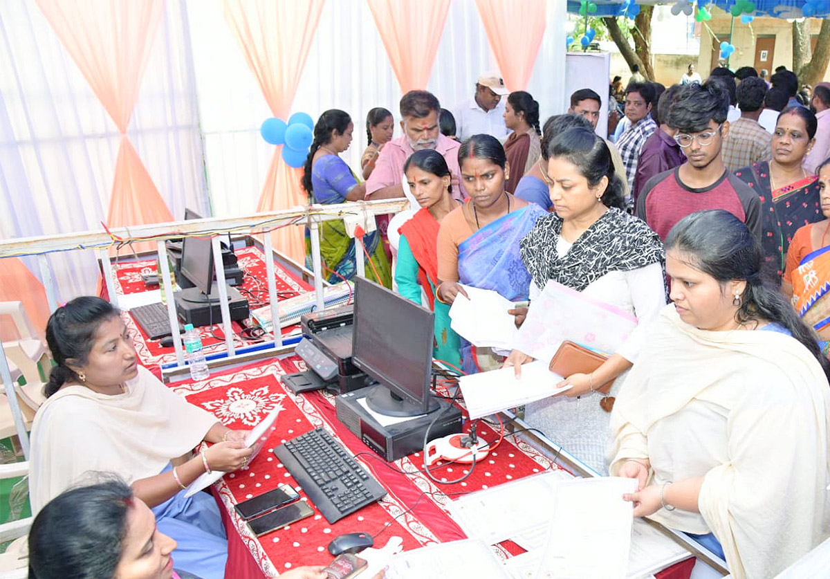 AP CM YS Jagan Launches Jagananna Suraksha Pics - Sakshi29