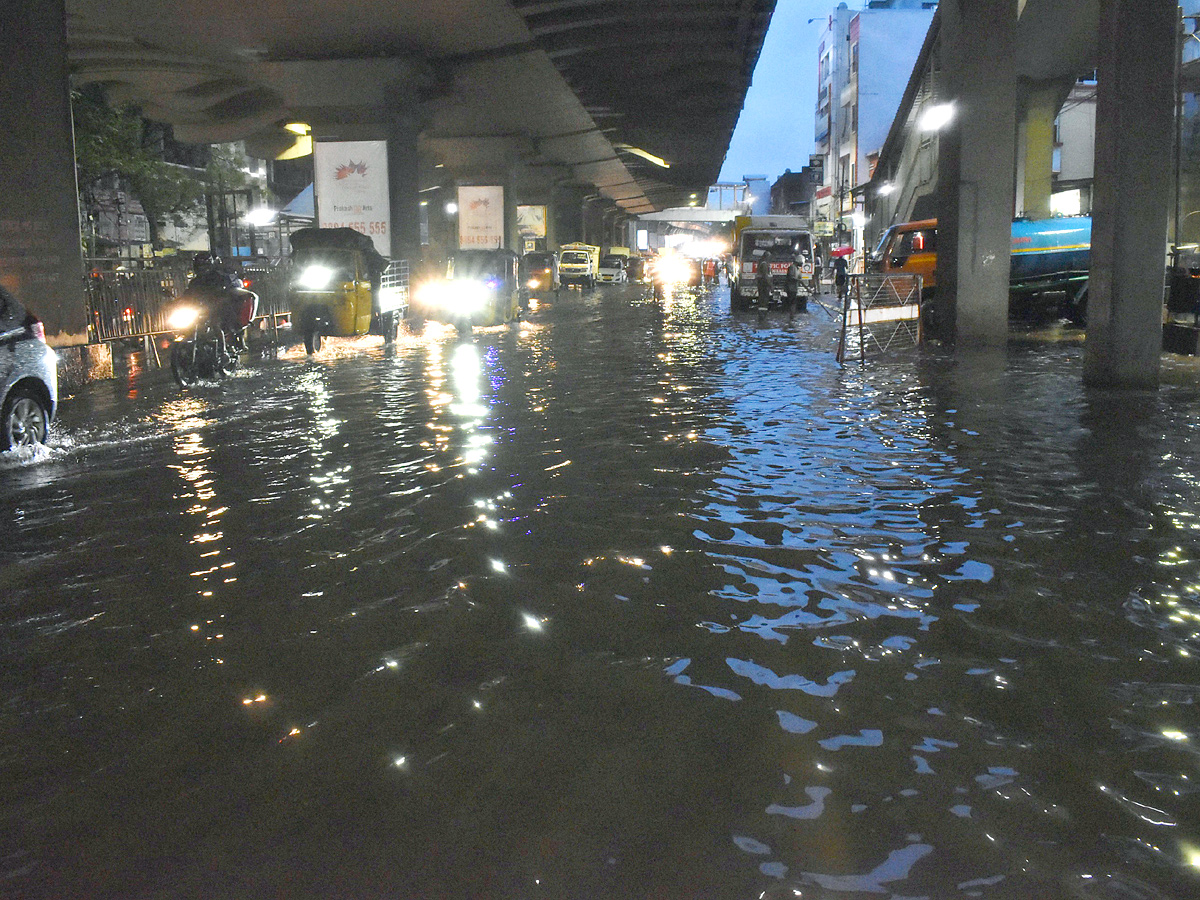 Heavy Rains in Hyderabad Photos - Sakshi12