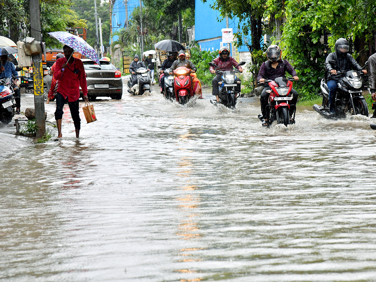 Heavy Rains in Hyderabad Photos - Sakshi13